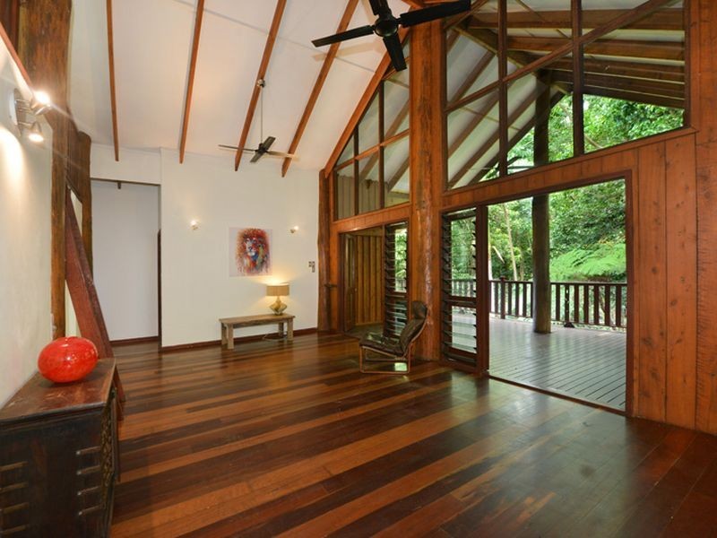 4 Glacier Rd, Kamerunga QLD 4870