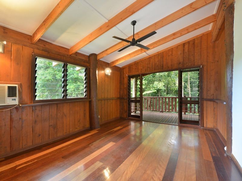 4 Glacier Rd, Kamerunga QLD 4870