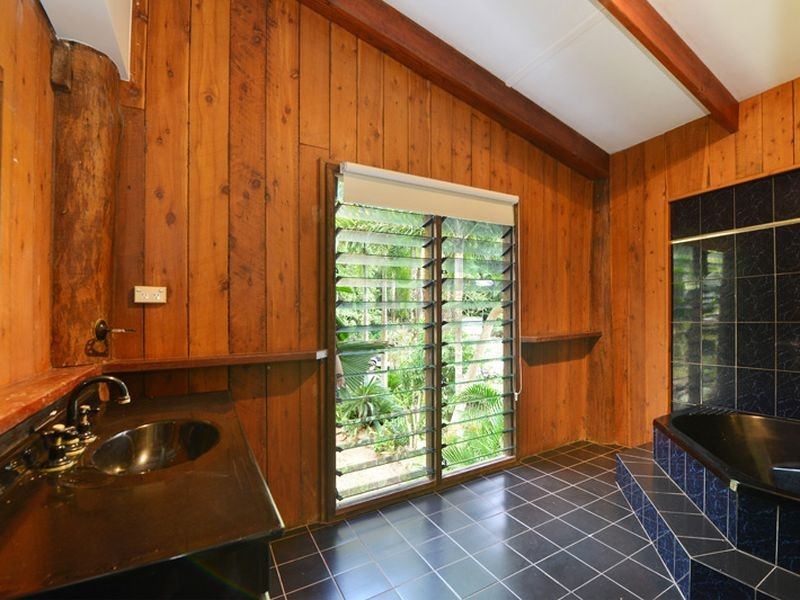 4 Glacier Rd, Kamerunga QLD 4870