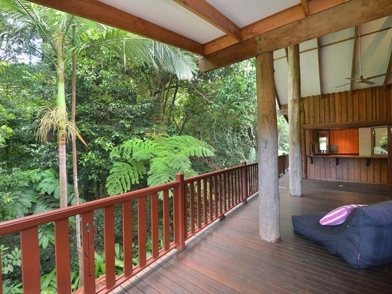 4 Glacier Rd, Kamerunga QLD 4870