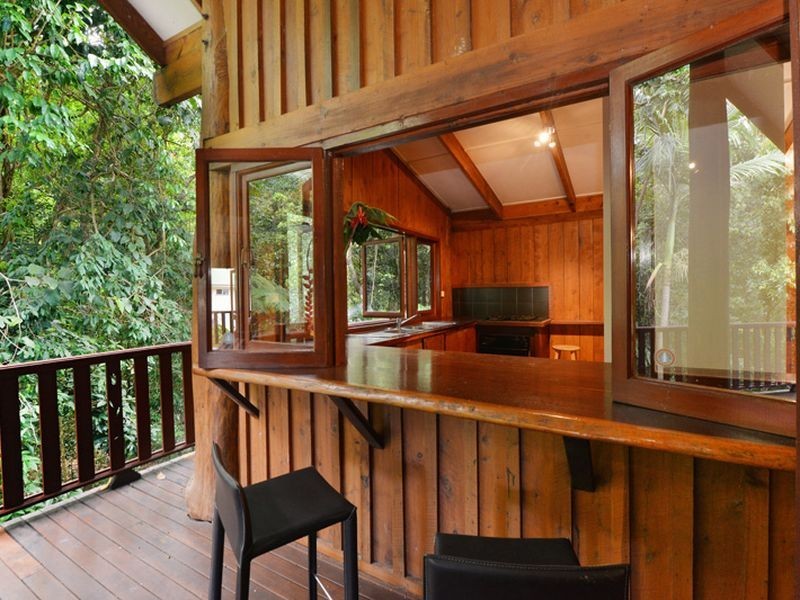 4 Glacier Rd, Kamerunga QLD 4870