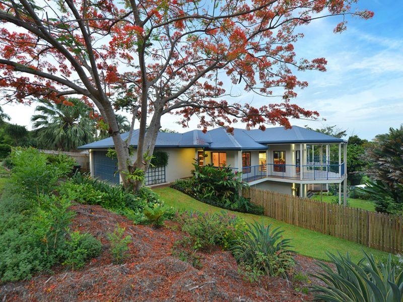 8 Philp Close, Kanimbla QLD 4870