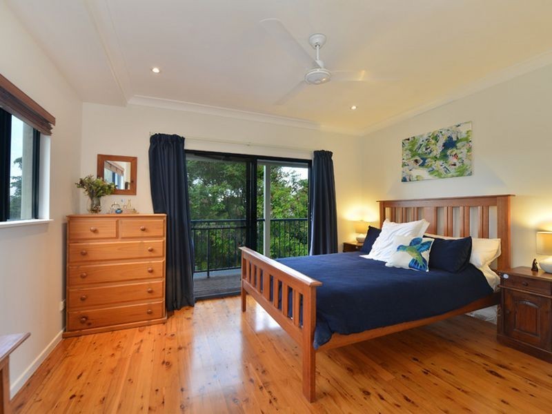 8 Philp Close, Kanimbla QLD 4870