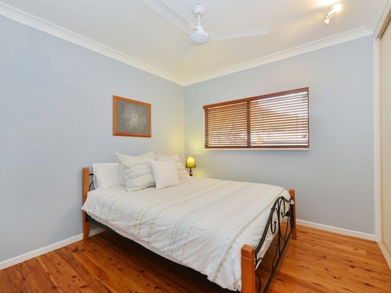 8 Philp Close, Kanimbla QLD 4870