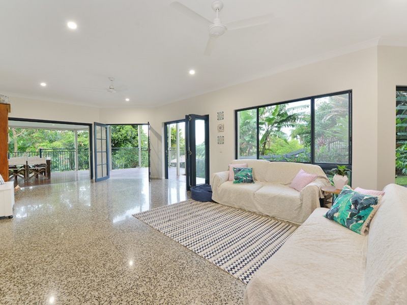 8 Philp Close, Kanimbla QLD 4870