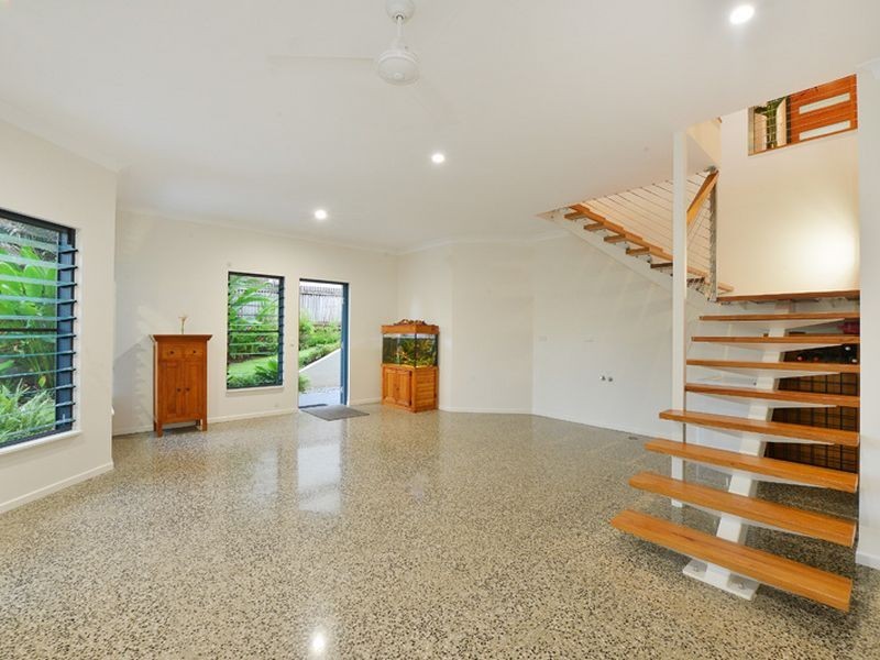 8 Philp Close, Kanimbla QLD 4870