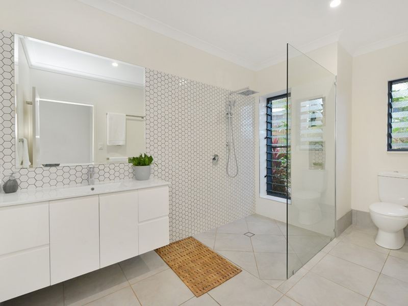 8 Philp Close, Kanimbla QLD 4870