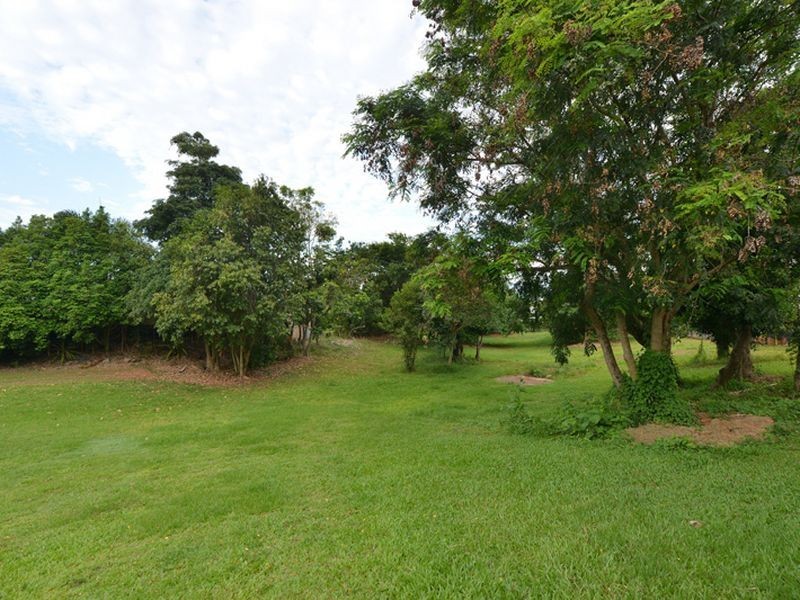 8 Philp Close, Kanimbla QLD 4870