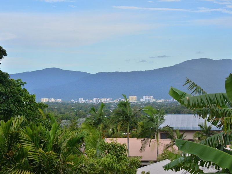 8 Philp Close, Kanimbla QLD 4870