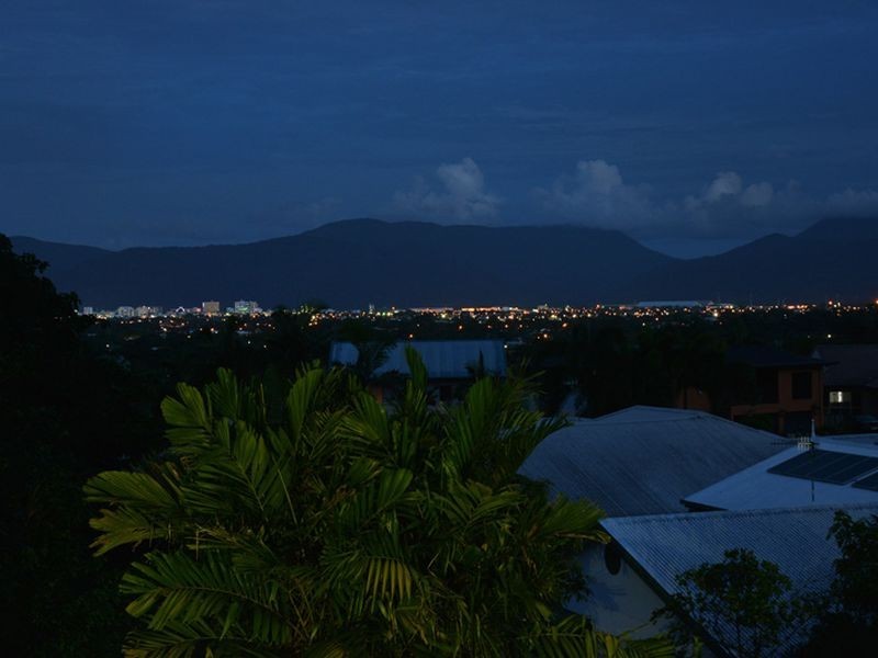 8 Philp Close, Kanimbla QLD 4870