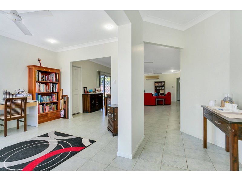 4 Colonial Close, Redlynch QLD 4870
