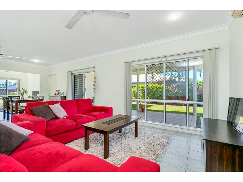 4 Colonial Close, Redlynch QLD 4870