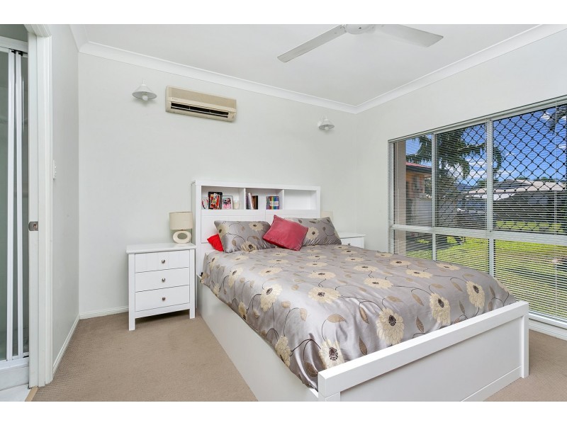 4 Colonial Close, Redlynch QLD 4870