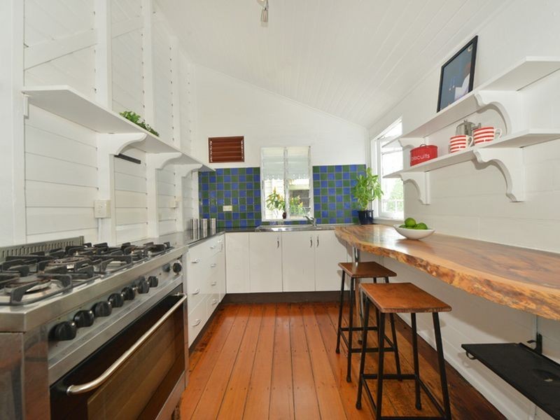 257 Mcleod Street, Cairns North QLD 4870