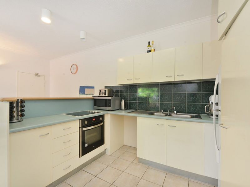 38/327 Lake Street, Cairns North QLD 4870
