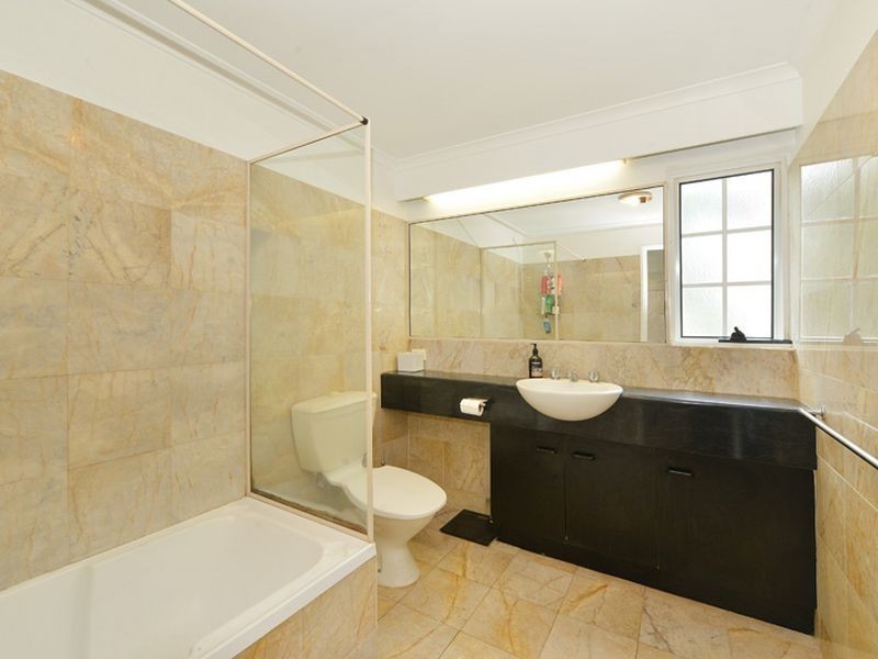 38/327 Lake Street, Cairns North QLD 4870