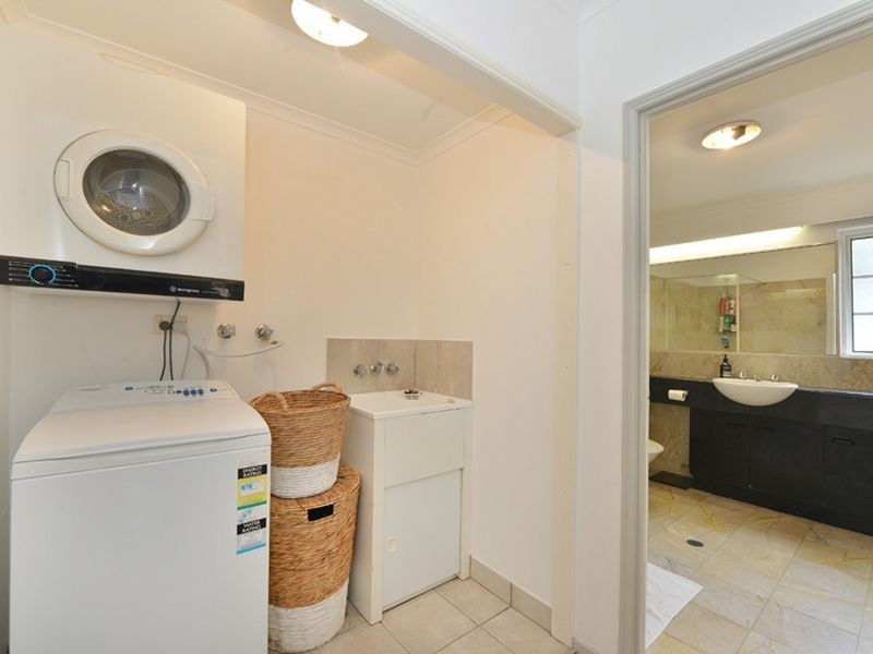 38/327 Lake Street, Cairns North QLD 4870