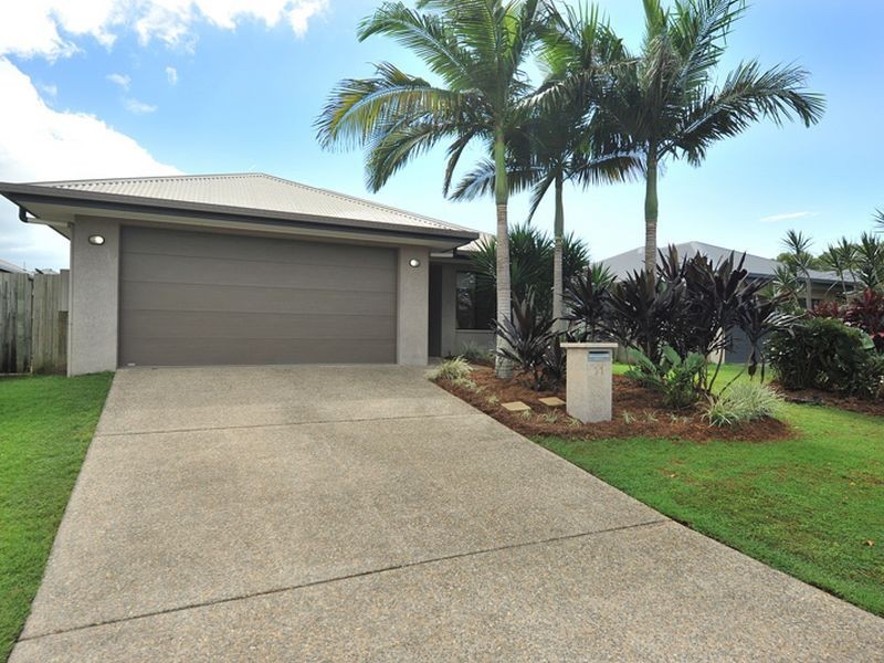 11 Totley Chase, Trinity Park QLD 4879