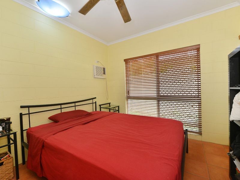 UNIT 2/27 Brooks Street, Whitfield QLD 4870