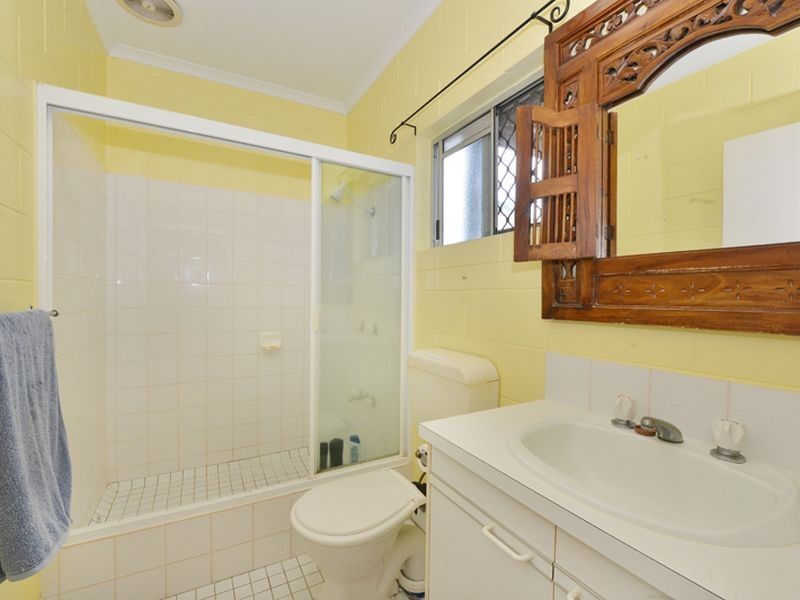 UNIT 2/27 Brooks Street, Whitfield QLD 4870