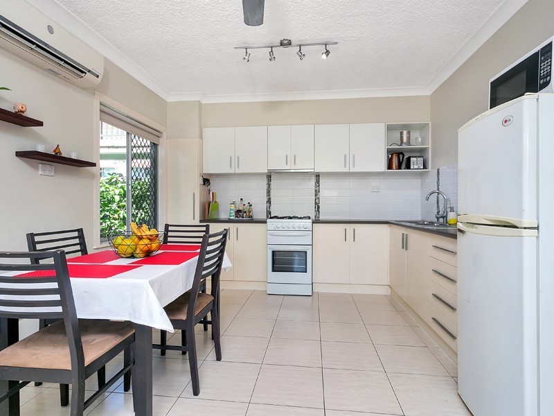 Unit 2/281 Lake Street, Cairns North QLD 4870