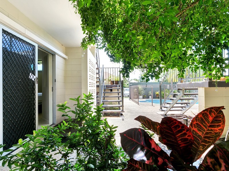 Unit 2/281 Lake Street, Cairns North QLD 4870