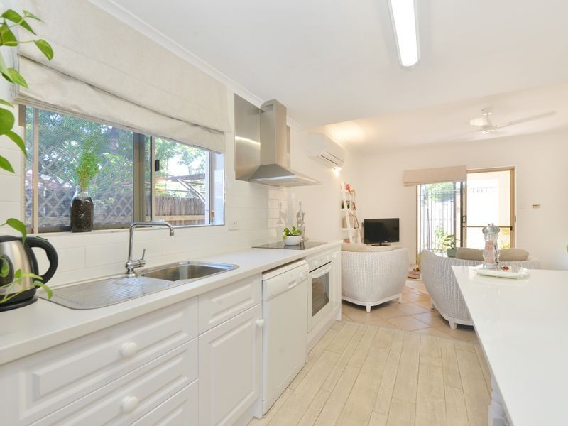 2/10 Hill Street, Manunda QLD 4870