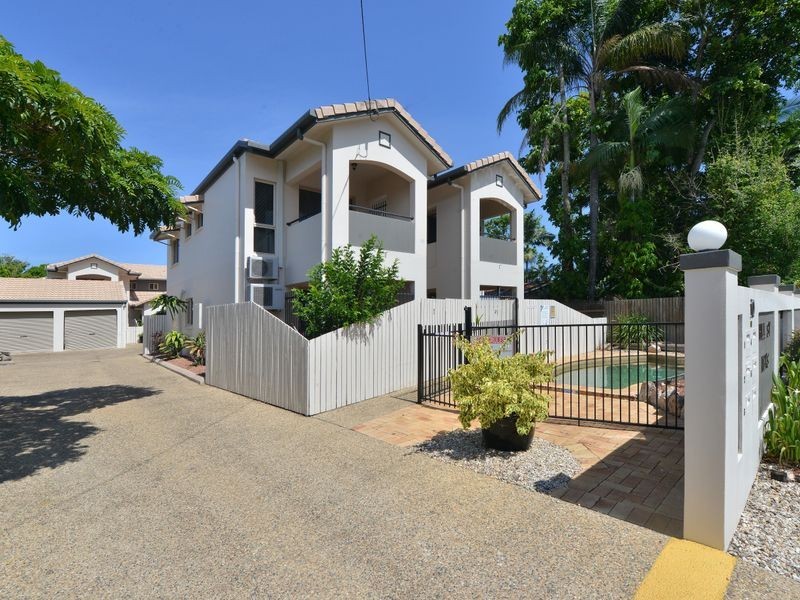 2/10 Hill Street, Manunda QLD 4870