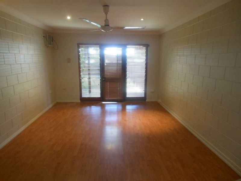 2/122 Wistaria Street, Holloways Beach QLD 4878