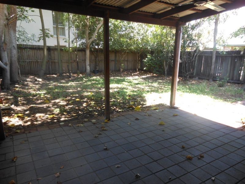 2/122 Wistaria Street, Holloways Beach QLD 4878