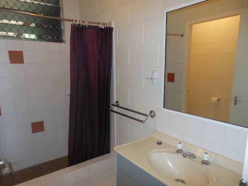 2/122 Wistaria Street, Holloways Beach QLD 4878