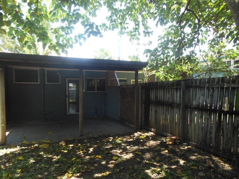 2/122 Wistaria Street, Holloways Beach QLD 4878