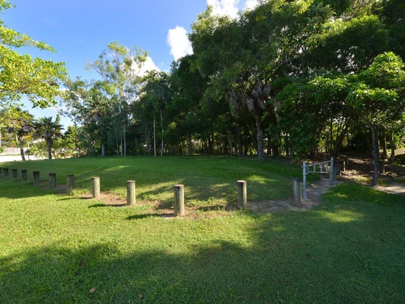 2 Bingil Close, Kewarra Beach QLD 4879