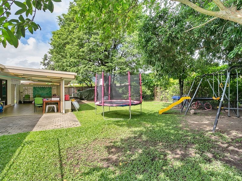 33 Mestrez Street, Mooroobool QLD 4870