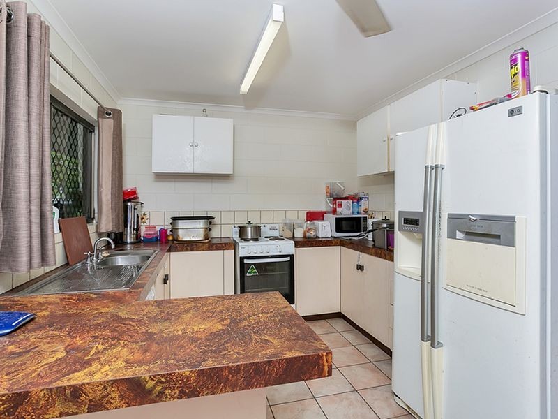 33 Mestrez Street, Mooroobool QLD 4870