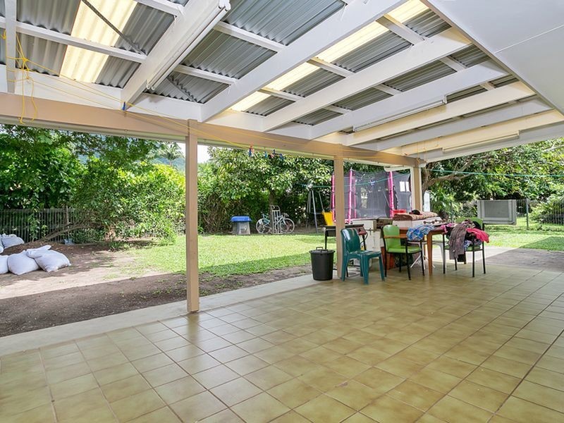 33 Mestrez Street, Mooroobool QLD 4870