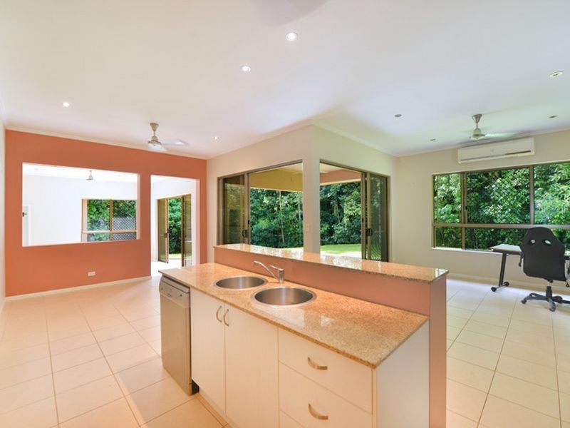 7 Hughes Close, Redlynch QLD 4870