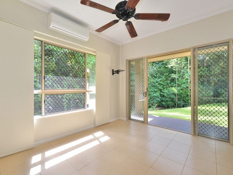 7 Hughes Close, Redlynch QLD 4870