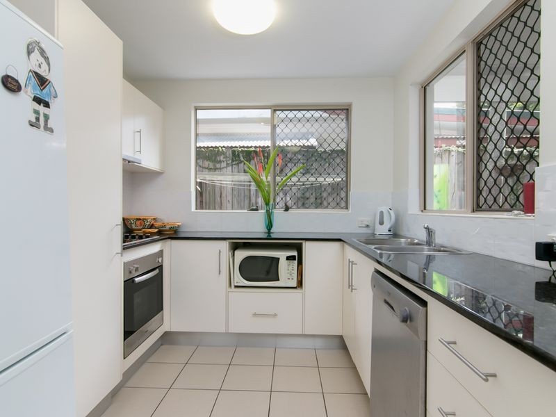 2/12-14 Old Smithfield Road, Freshwater QLD 4870