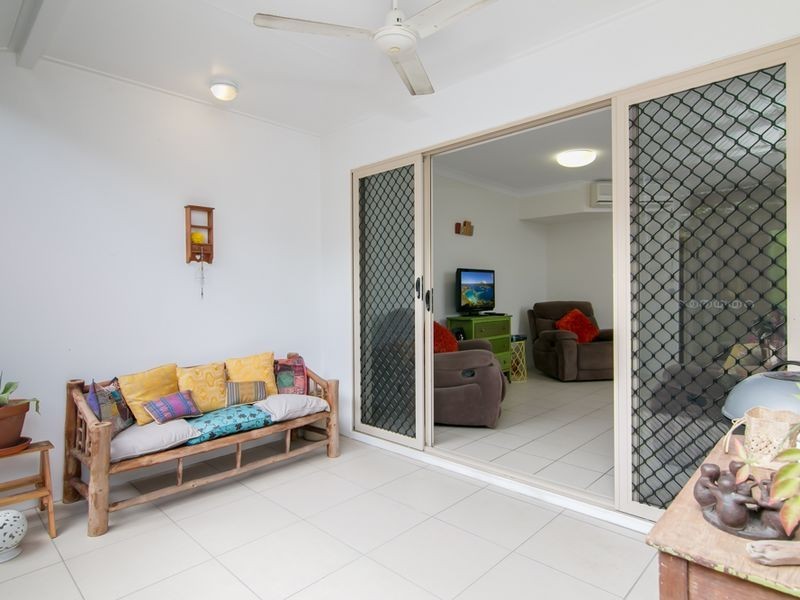 2/12-14 Old Smithfield Road, Freshwater QLD 4870