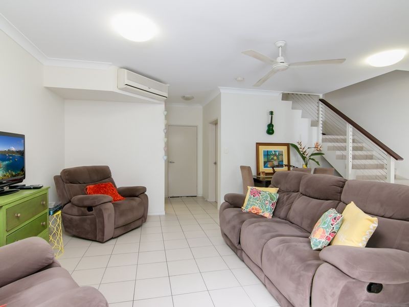 2/12-14 Old Smithfield Road, Freshwater QLD 4870