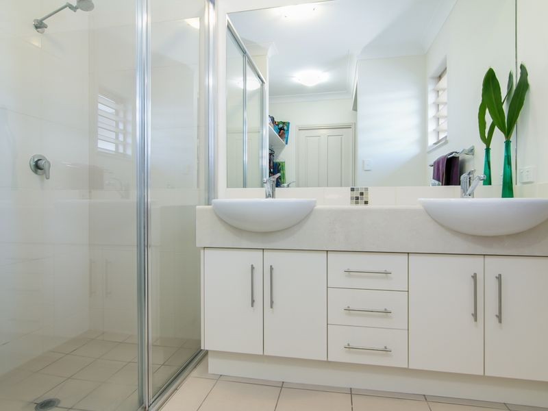 2/12-14 Old Smithfield Road, Freshwater QLD 4870