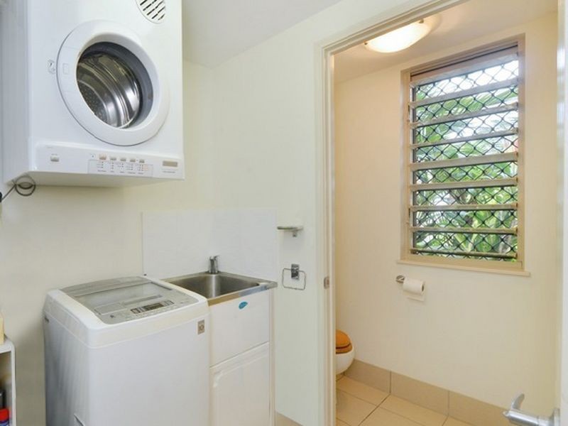 2/12-14 Old Smithfield Road, Freshwater QLD 4870