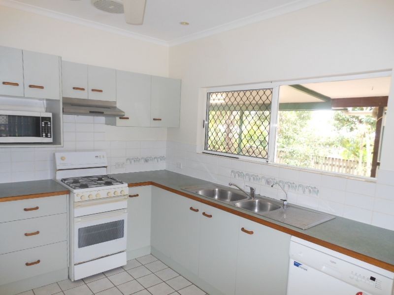 8 Bolwarra Close, Redlynch QLD 4870