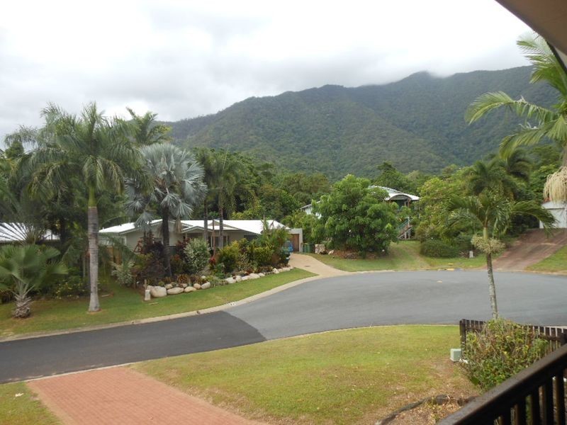 8 Bolwarra Close, Redlynch QLD 4870