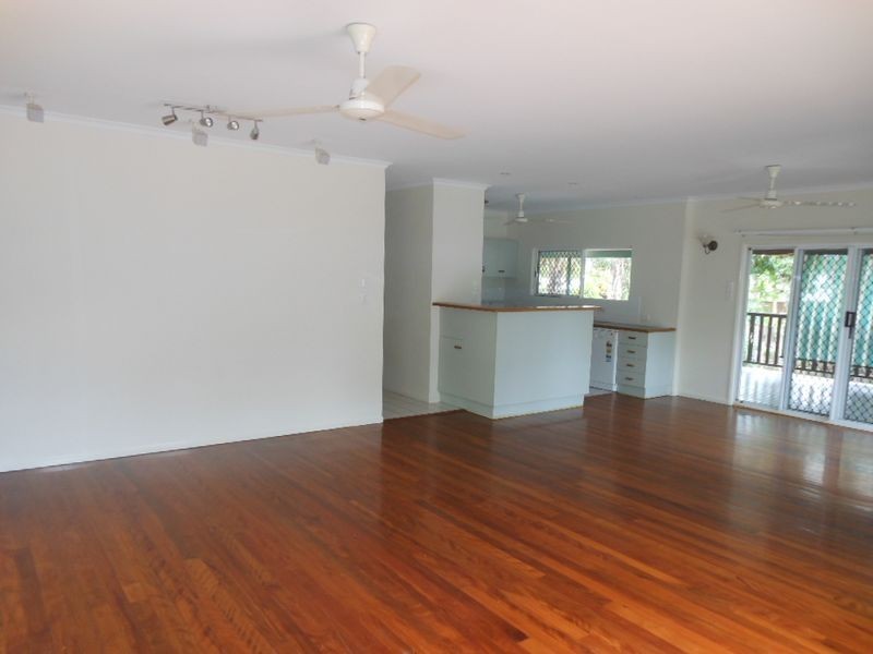 8 Bolwarra Close, Redlynch QLD 4870