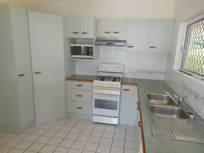 8 Bolwarra Close, Redlynch QLD 4870