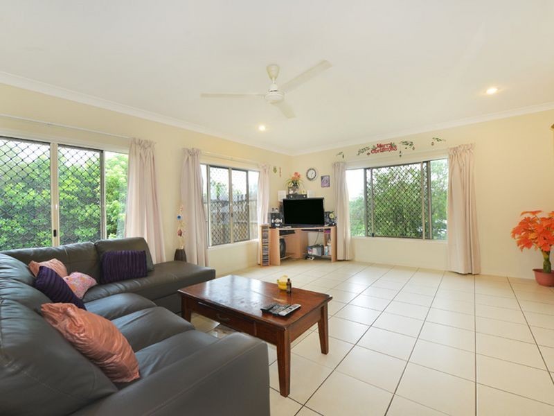2 Norfolk Circuit, Redlynch QLD 4870