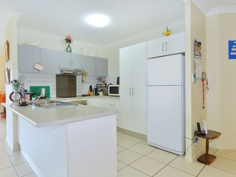 2 Norfolk Circuit, Redlynch QLD 4870