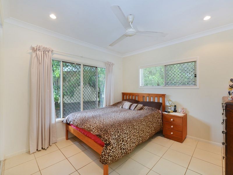 2 Norfolk Circuit, Redlynch QLD 4870